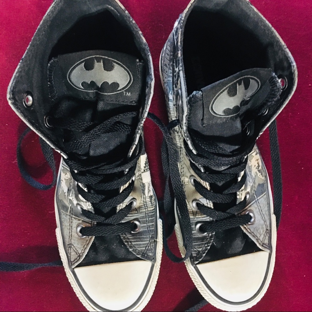 Unisex sneaker. See tag for details.